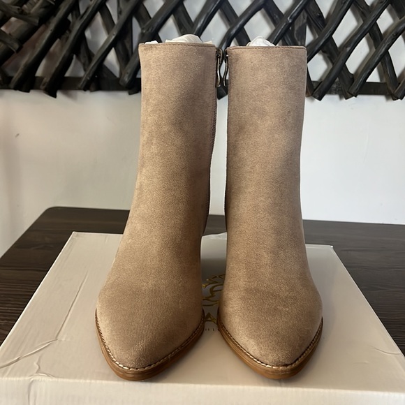 NIB Neutral Ankle Boots - Picture 6 of 13